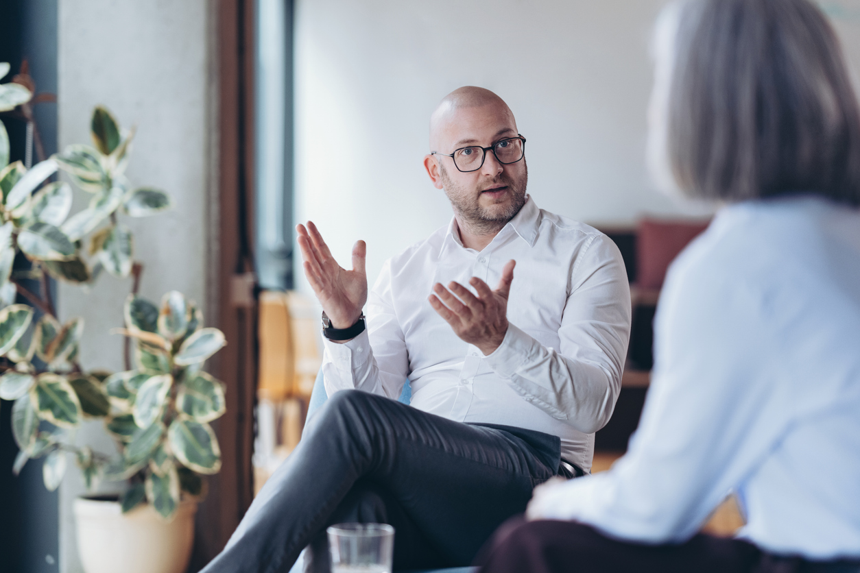 An advisor in conversation with an operator, talking through a plan